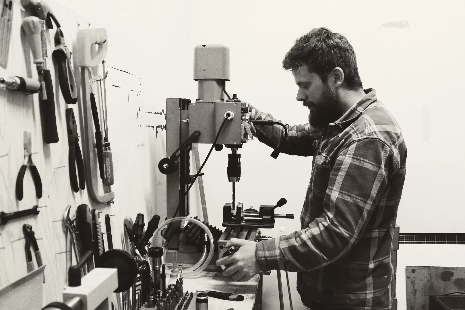 Love Hulten working in his studio