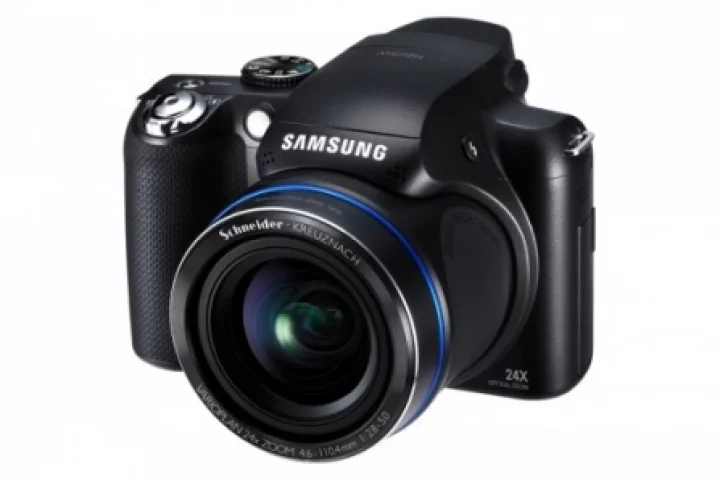 The HZ25W combines great looks with a powerful 24x optical zoom lens
