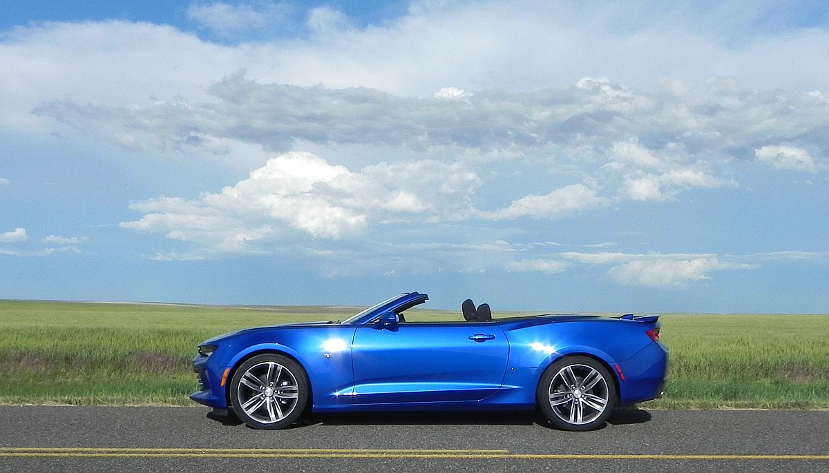 The 2016 Chevrolet Camaro with the V6 powerplant is factory rated at 5.2 seconds in the 0-60 mph sprint (0-97 km/h)