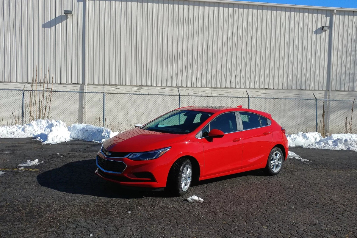 After a week driving the 2018 Chevrolet Cruze hatchback diesel, we came away impressed by its versatility and extremely good fuel economy