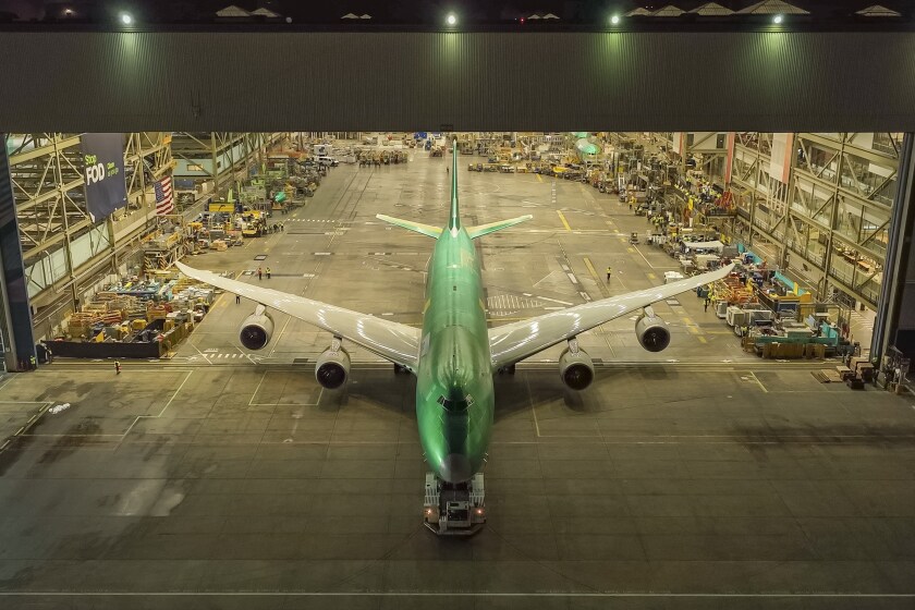 El último Boeing 747 salió de la fábrica de aviones de fuselaje ancho de la compañía antes de su entrega a Atlas Air a principios de 2023. Crédito: Boeing El último Boeing 747 salió de la fábrica de aviones de fuselaje ancho de la compañía antes de su entrega a Atlas Air a principios de 2023. Crédito: Boeing