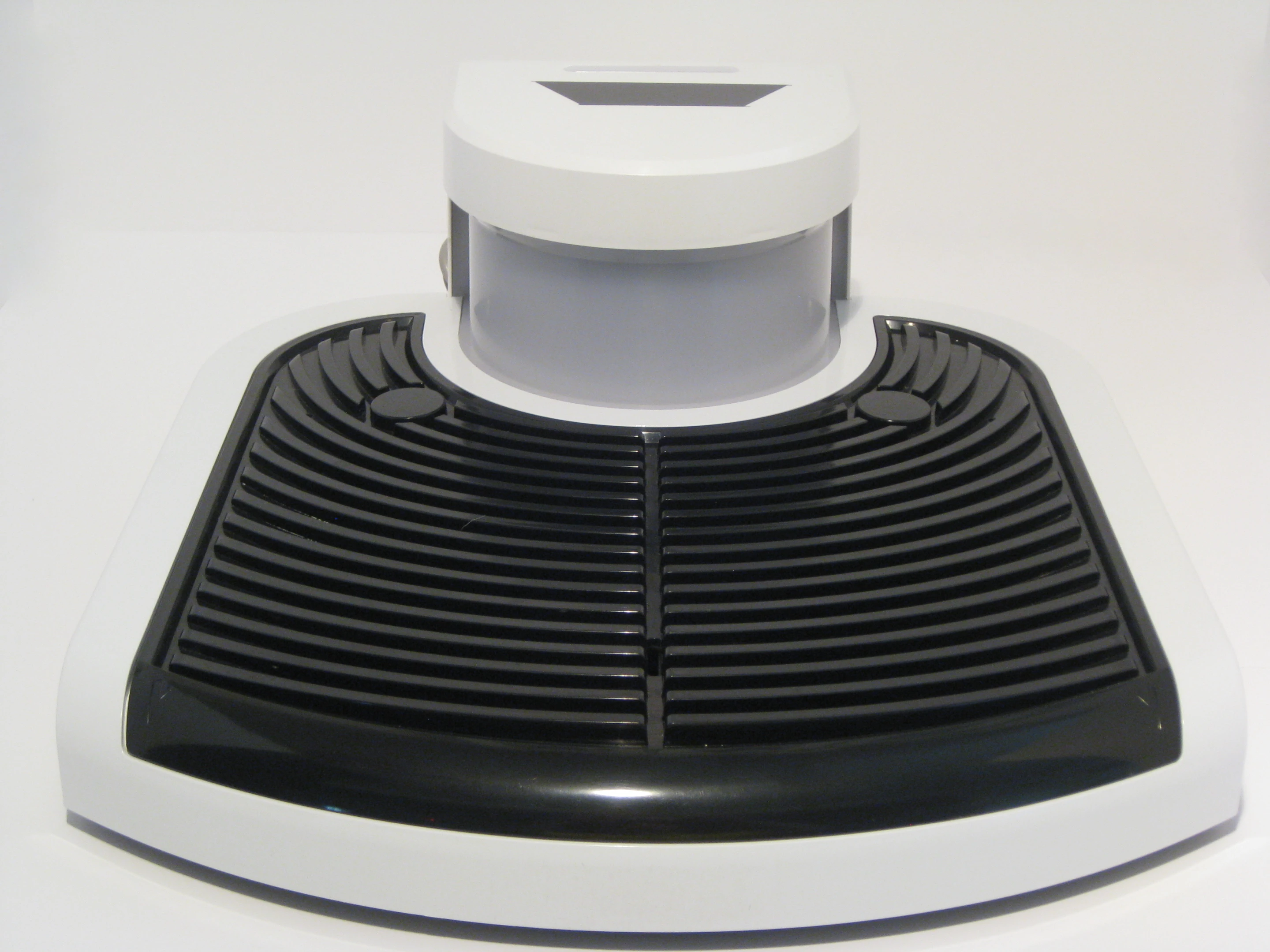 The Body Dryer’s air stream and angles can be personalized through different shaped air nozzles on the footplate