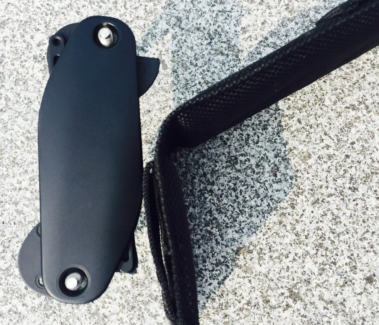 The Clip can be used with the Clip Pad to tuck into a pair of trousers