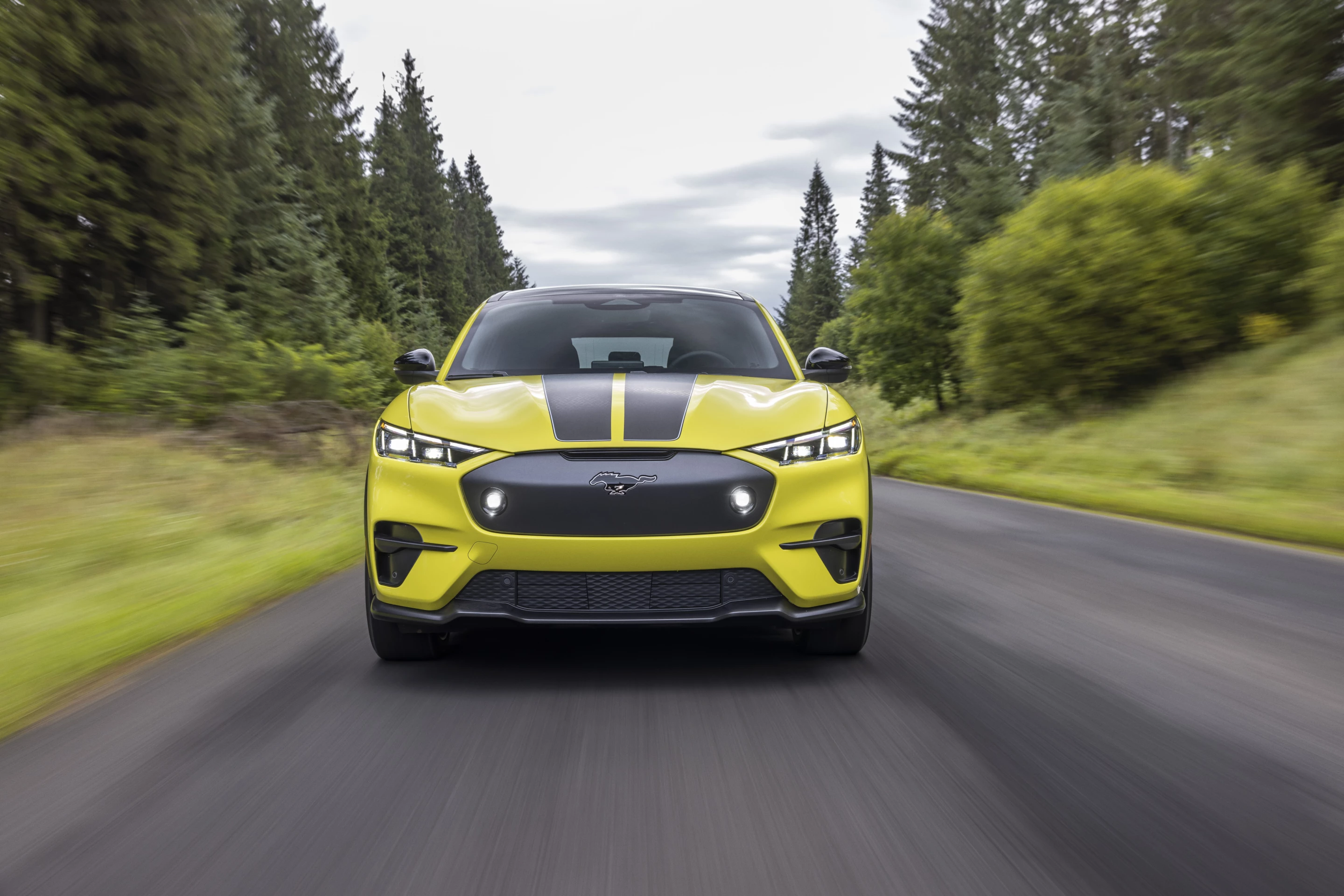 The Rally spec includes a unique look thanks to its racing stripes, contrast roof, bright color options, unique front spoiler, fog lights and more