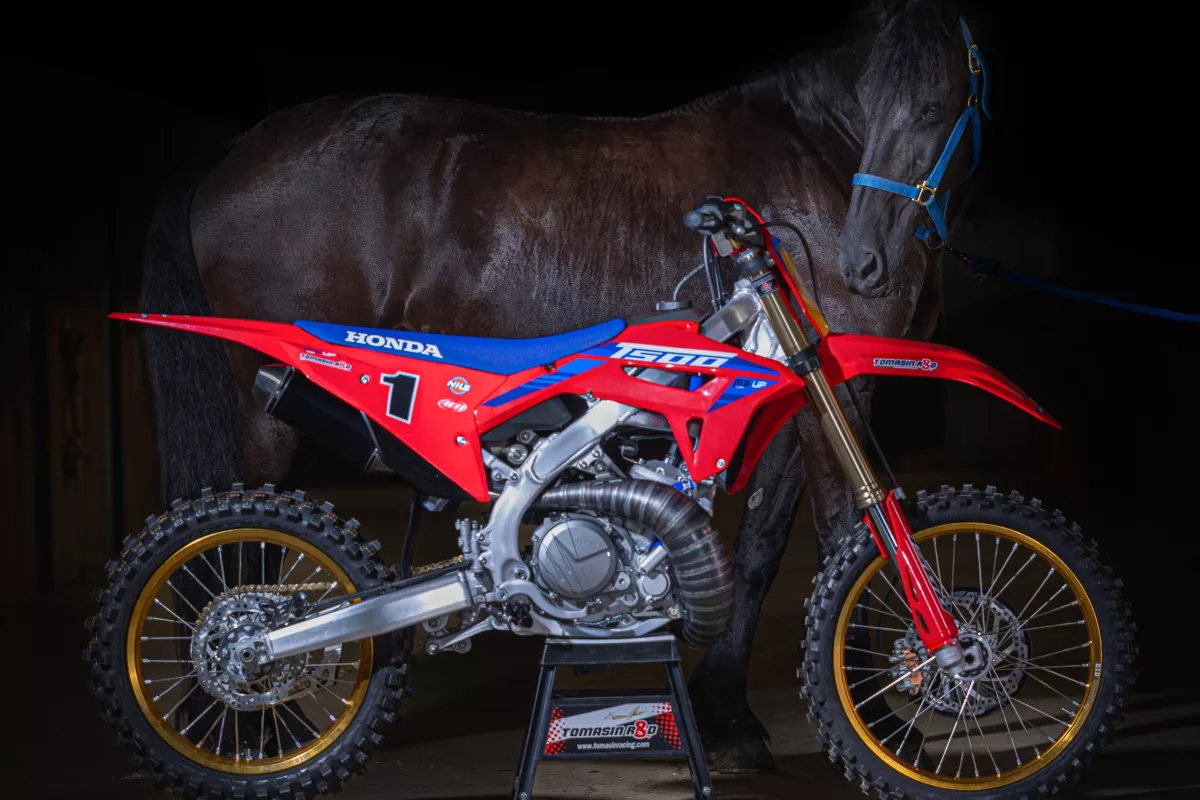 Here's a 2-stroke T500-kitted CRF450 being examined by a horsie. Shhhh, don't ask why