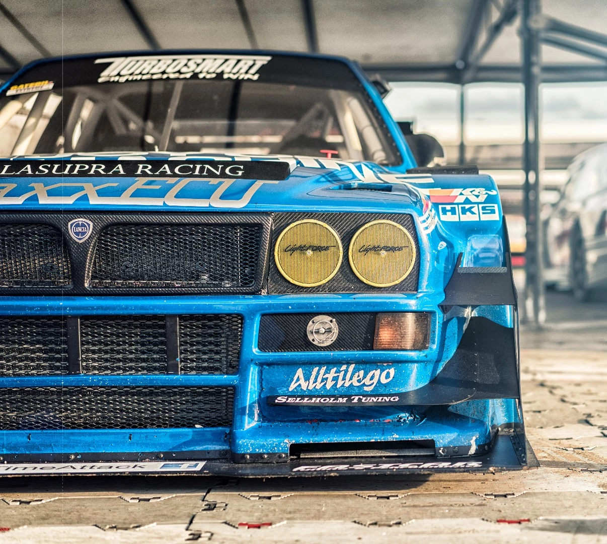 This LaSupra Lancia's paintjob is the result of a collaboration with SpeedHunters