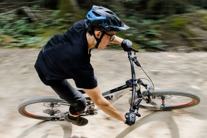 The KIS system is debuting on Canyon's Spectral CF 8 KIS trail bike