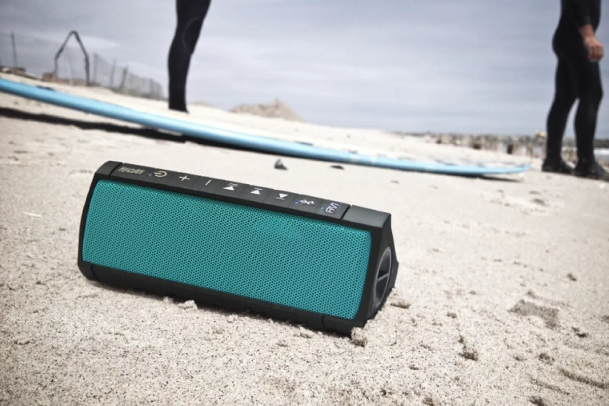 In addition to seawater, the Rush is designed to hold up to sand, dust, snow and shock