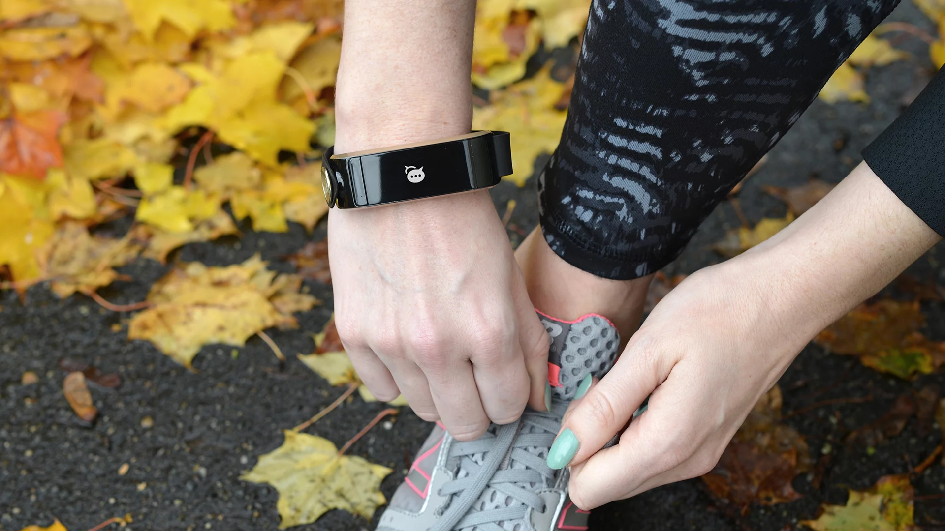 There’s no word on the resolution of said display, but the device is powered by a 32-bit ARM Cortex processor with 256 KB flash memory and 16 KB RAM