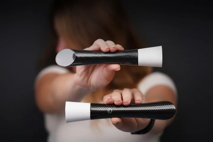 Presently on Indiegogo, the Rony flashlight is 8.26 inches long (210 mm) and reportedly tips the scales at 3.3 oz (94 g)