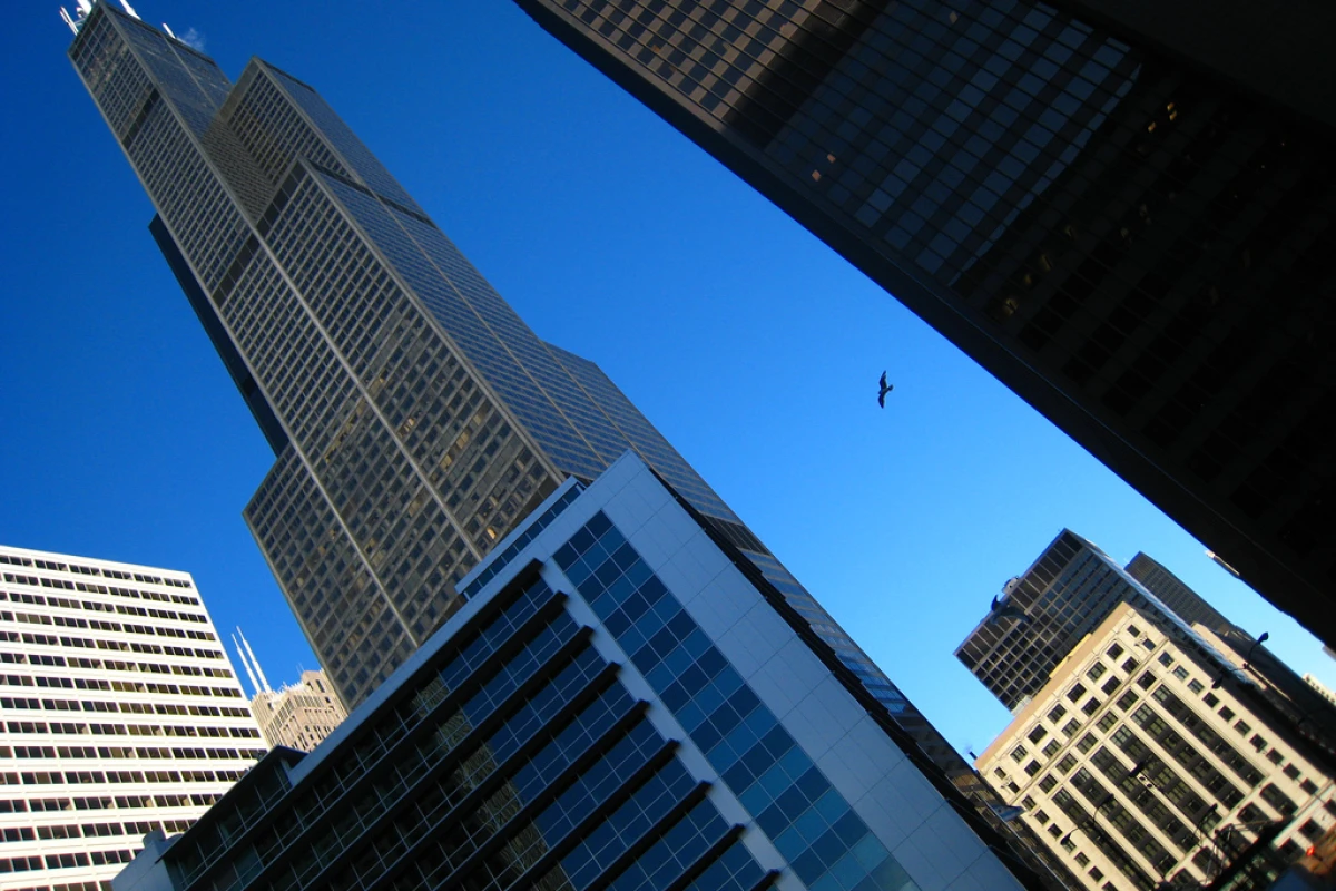 The south side of the 56th floor of the Willis Tower is being fitted with solar windows (Image: Harshil.Shah via flickr)