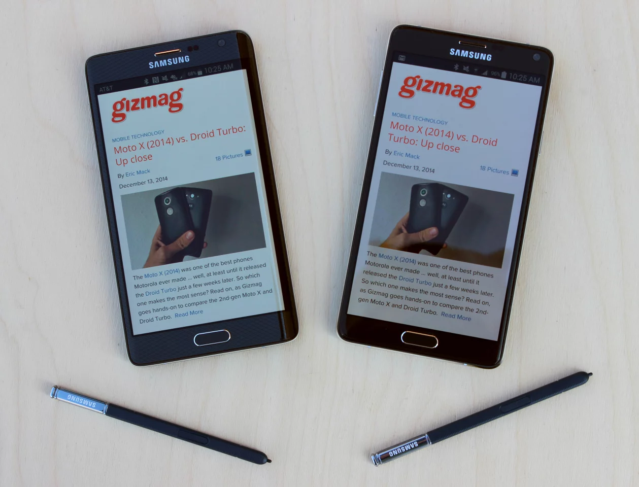 Galaxy Note Edge (left) with the Note 4 (Photo: Will Shanklin/Gizmag.com)
