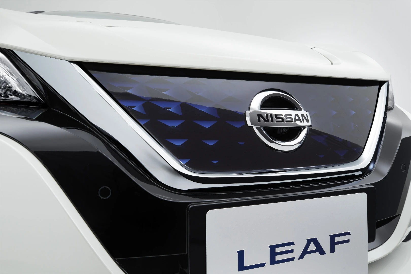 Blue detailing on the new Nissan Leaf