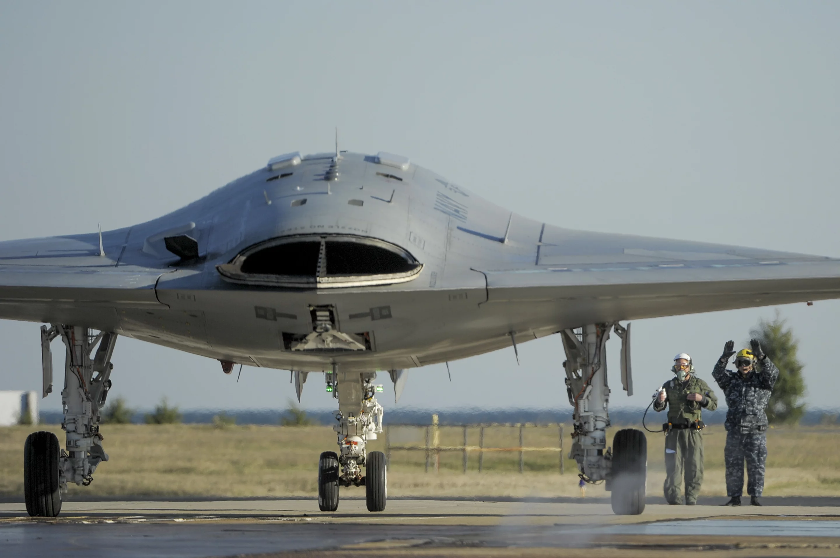 The first shore-based trials of the Control Display Unit (CDU) that wirelessly controls the X-47B on the ground (Photo: Northrop Grumman)