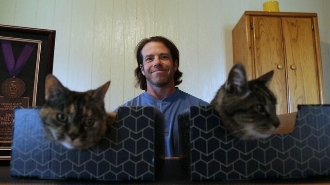 Scott Salzman out of Colorado has just launched a KickStarter campaign for his Purrfect Pet Box