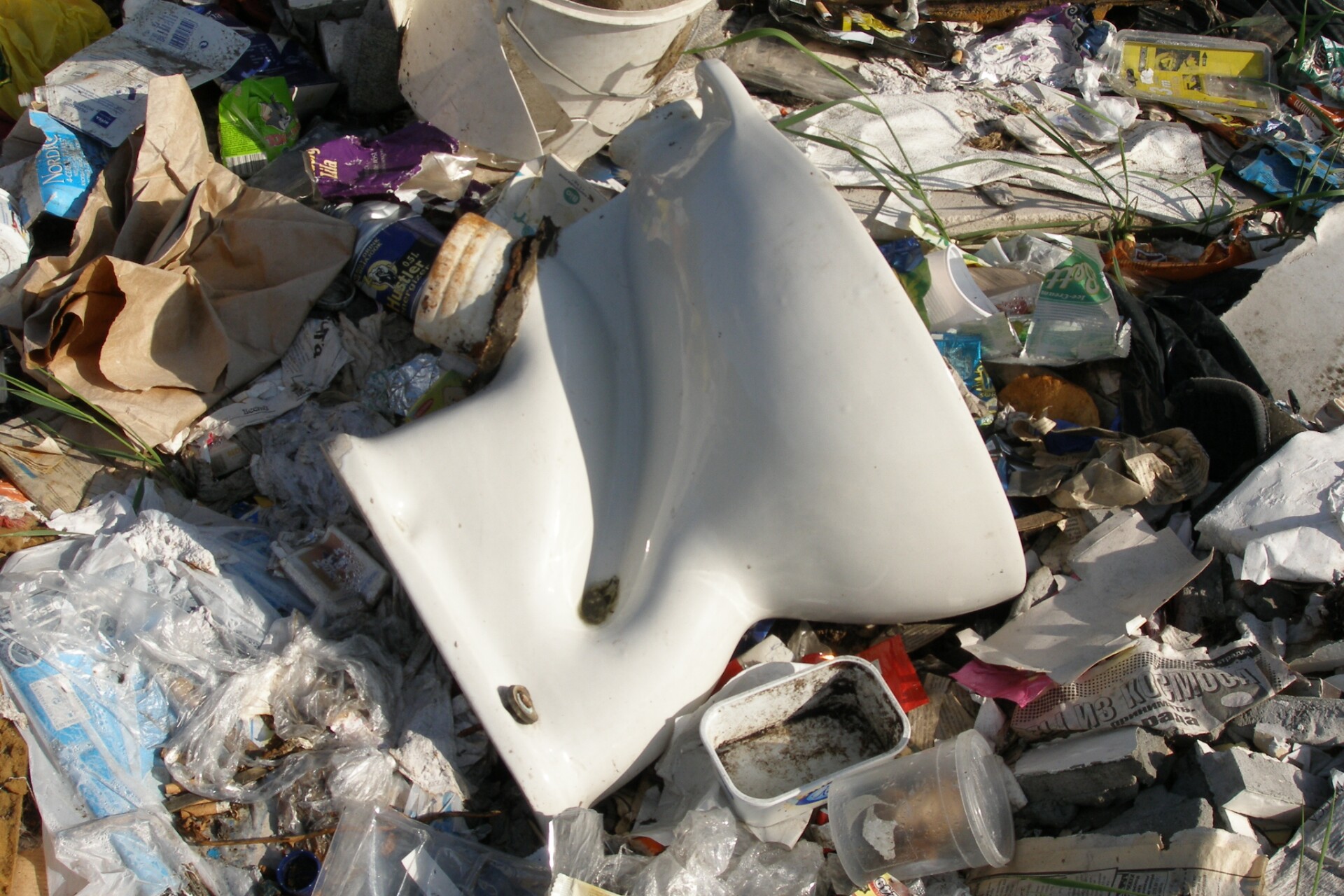 Old toilets recycled into new "green" cement