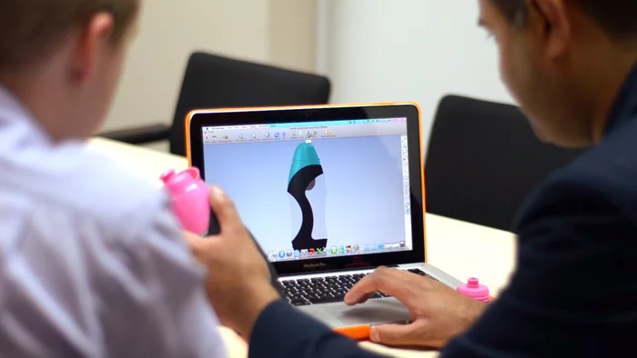 The bottle features a custom made motion pad, allowing users to control the flow of water spouted from the top