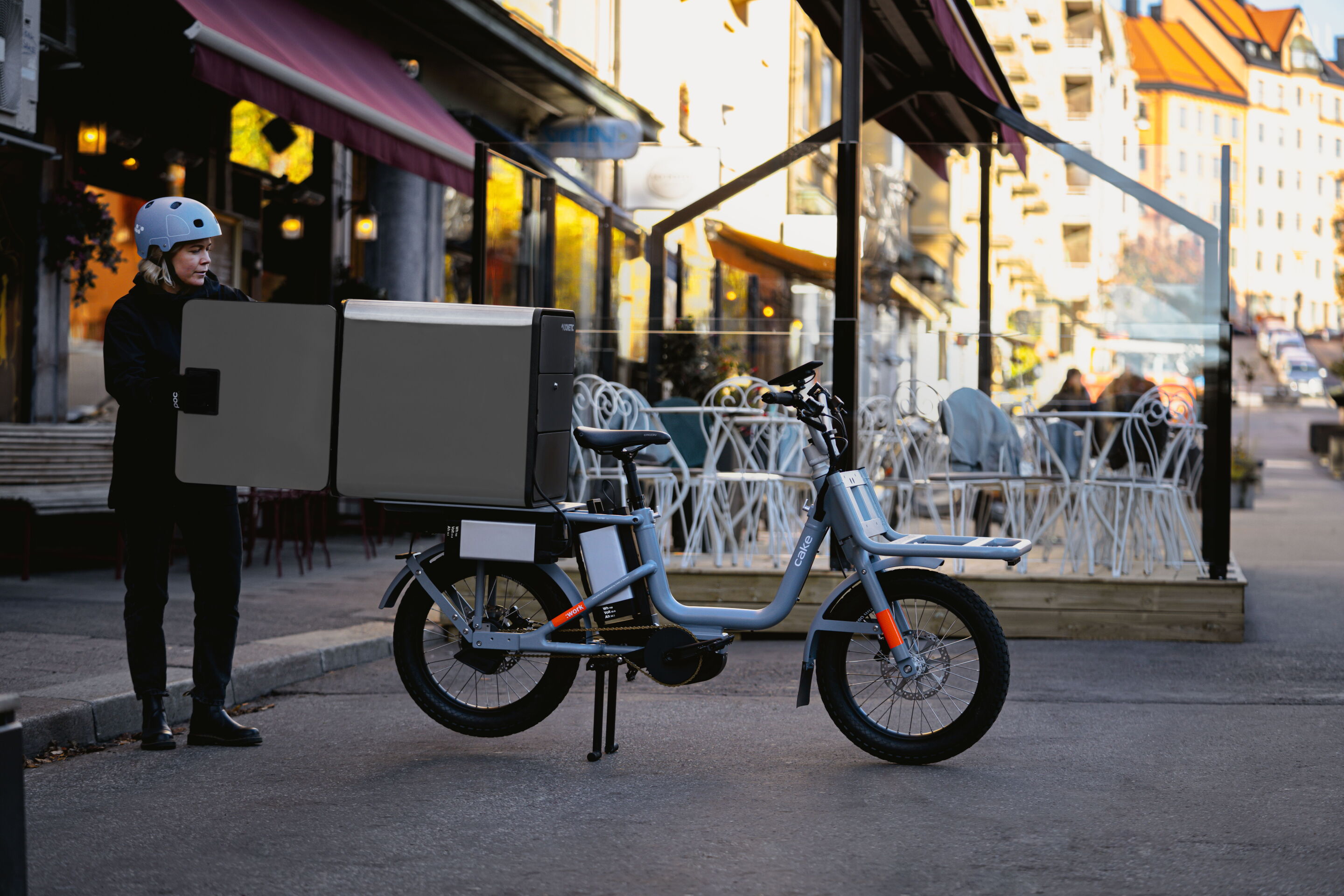 Photo inspiration: Cake Goes To Work With 224 Mile Utility Ebike Photo Inspiration