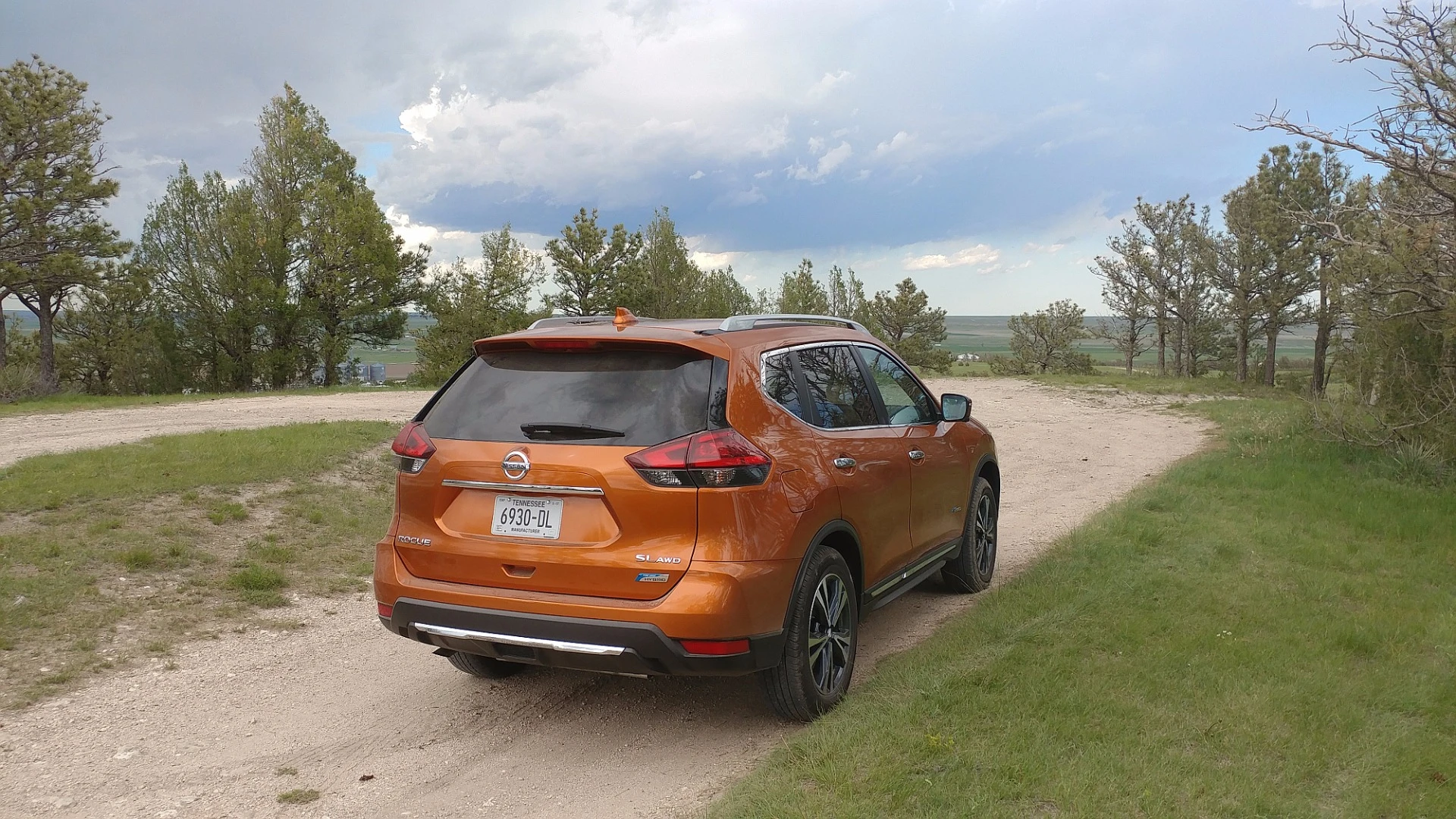 Options available on both 2017 Rogue Hybrid models include rear blind-spot warning, rear cross-traffic alert, a hands-free tailgate, 360-degree cameras for parking, and adaptive cruise control