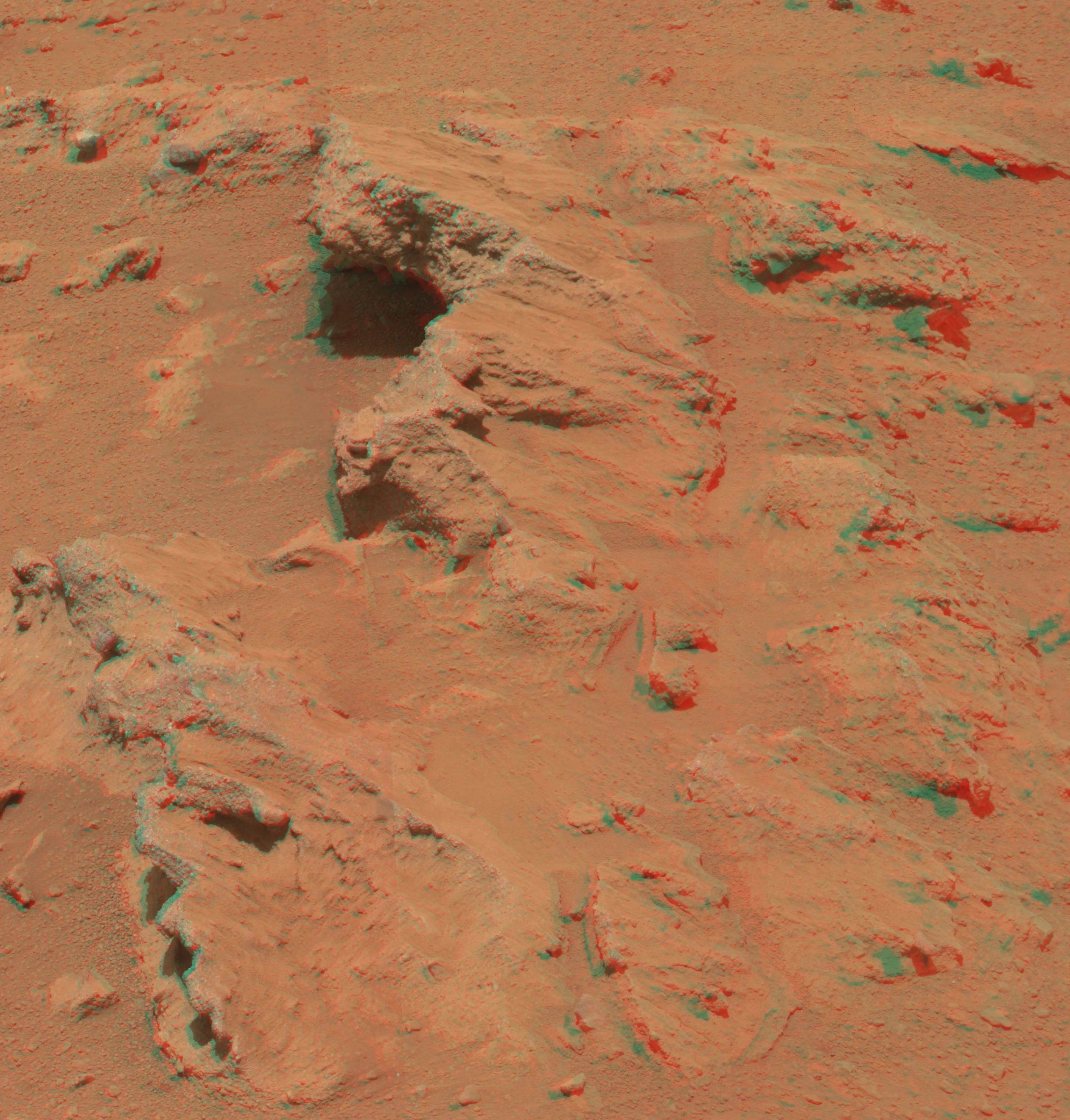 Stereo view of stream bed recently discovered by Curiosity (Image: NASA/JPL-Caltech/MSSS)