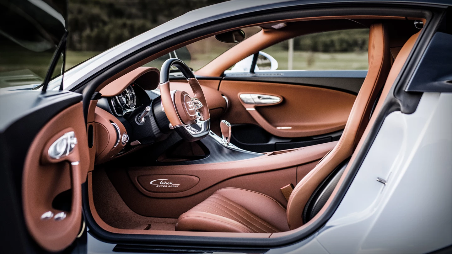 The Chiron Super Sport interior blends leather, polished aluminum and carbon fiber