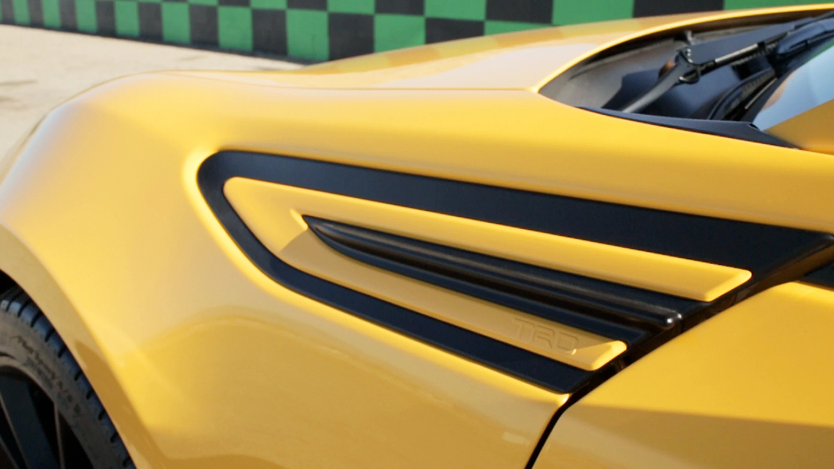 Part of the Release Series 1.0 package is a side fender garnish