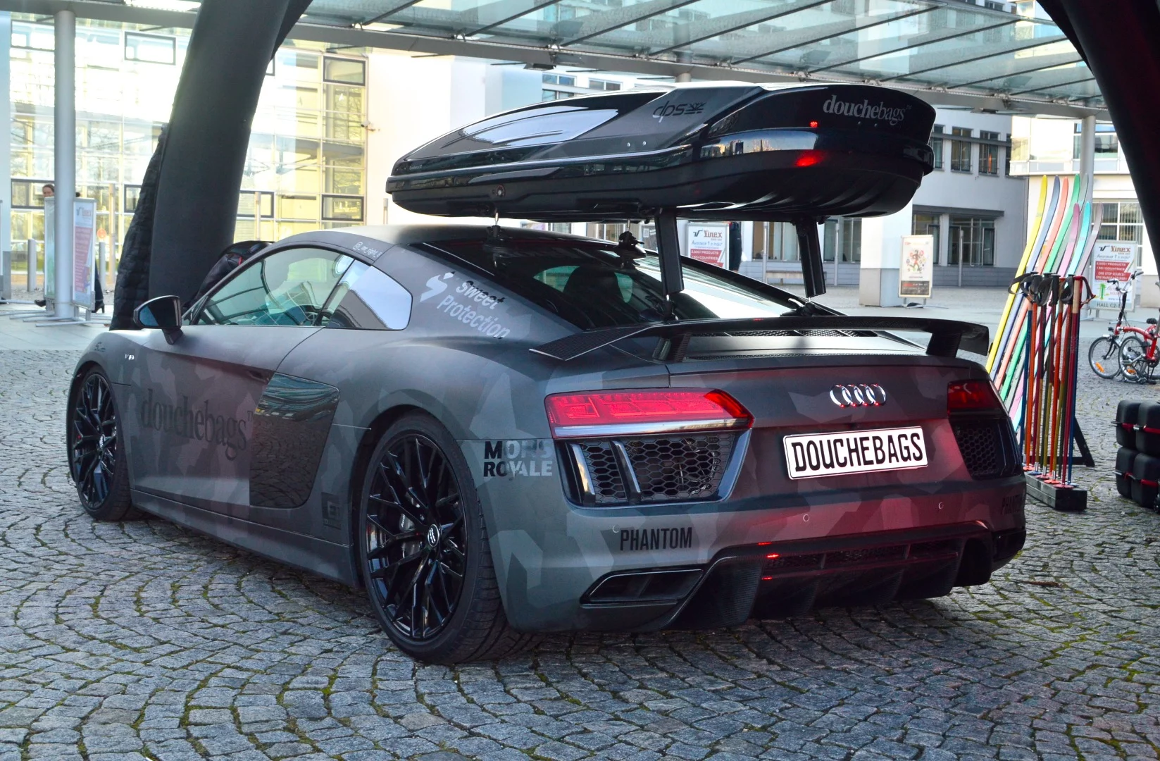 Douchebags attracts onlookers with a mountain-ready Audi R8