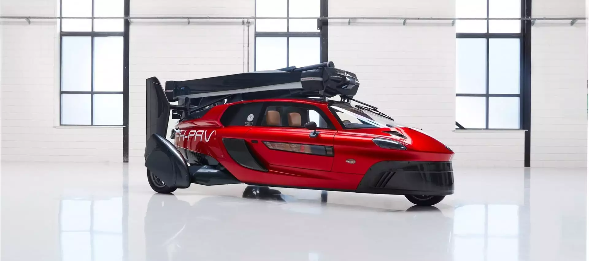 Separate flight and drive motors share the same large fuel tank, giving the Liberty 4.5 hours of flight endurance plus