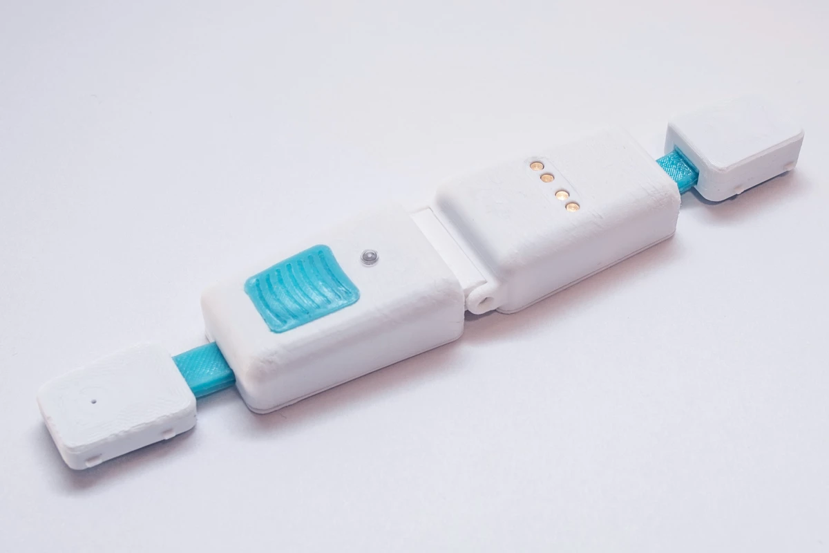 The Sylvee continuously monitors the acoustic resonance of its user's lungs