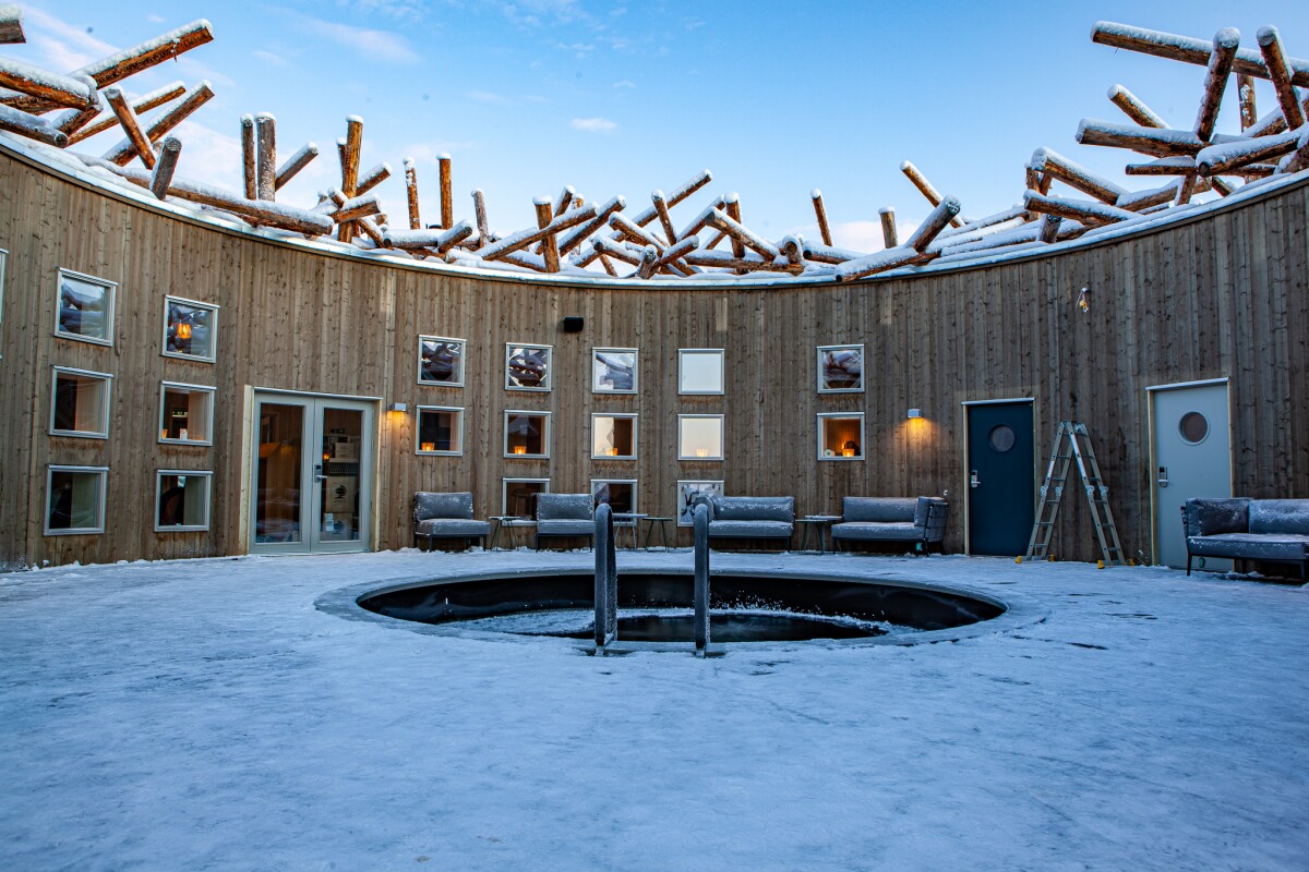 The Arctic Bath contains a plunge pool in its center for hardy types to take a dip in the cold waters