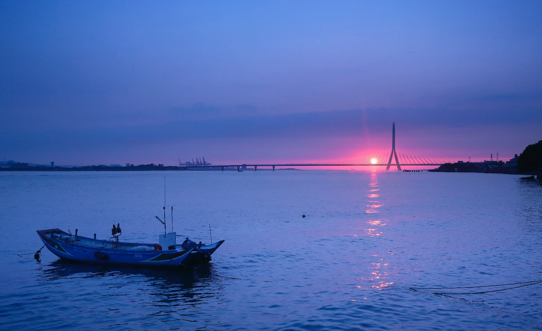 The Danjiang Bridge's asymmetrical design is intended to ensure that the bridge doesn't impede sea traffic