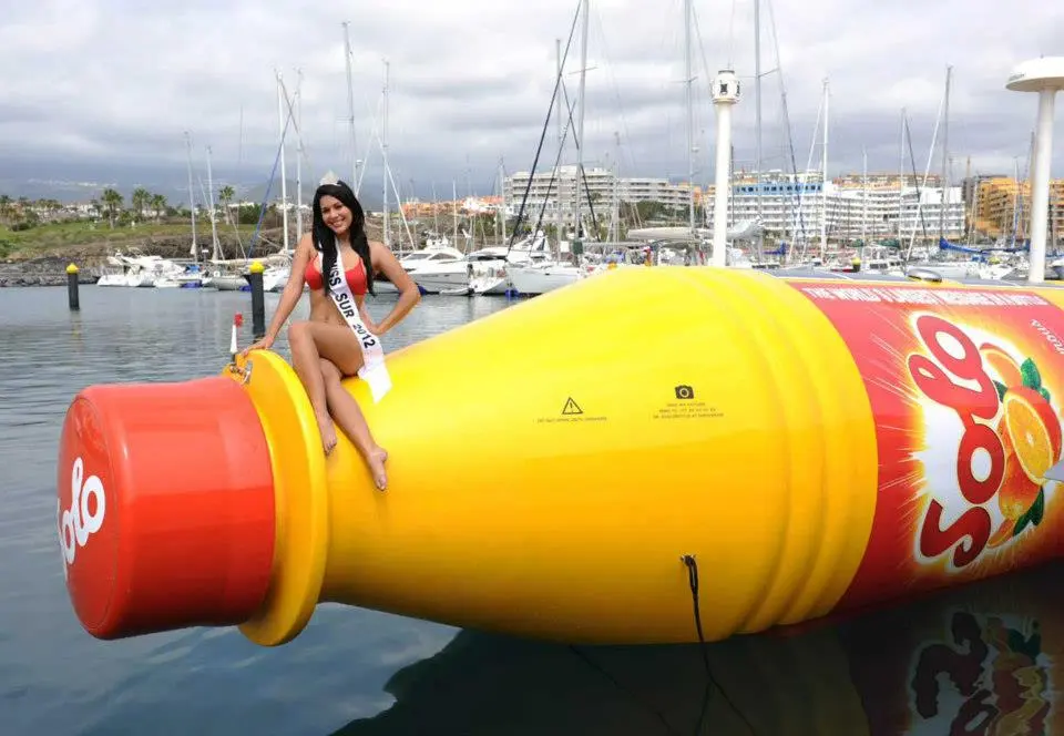 Solo consulted shipping insurance companies, ocean researchers, and marine biologists to ensure that the vessel fit the proper requirements for a drifting object in international waters