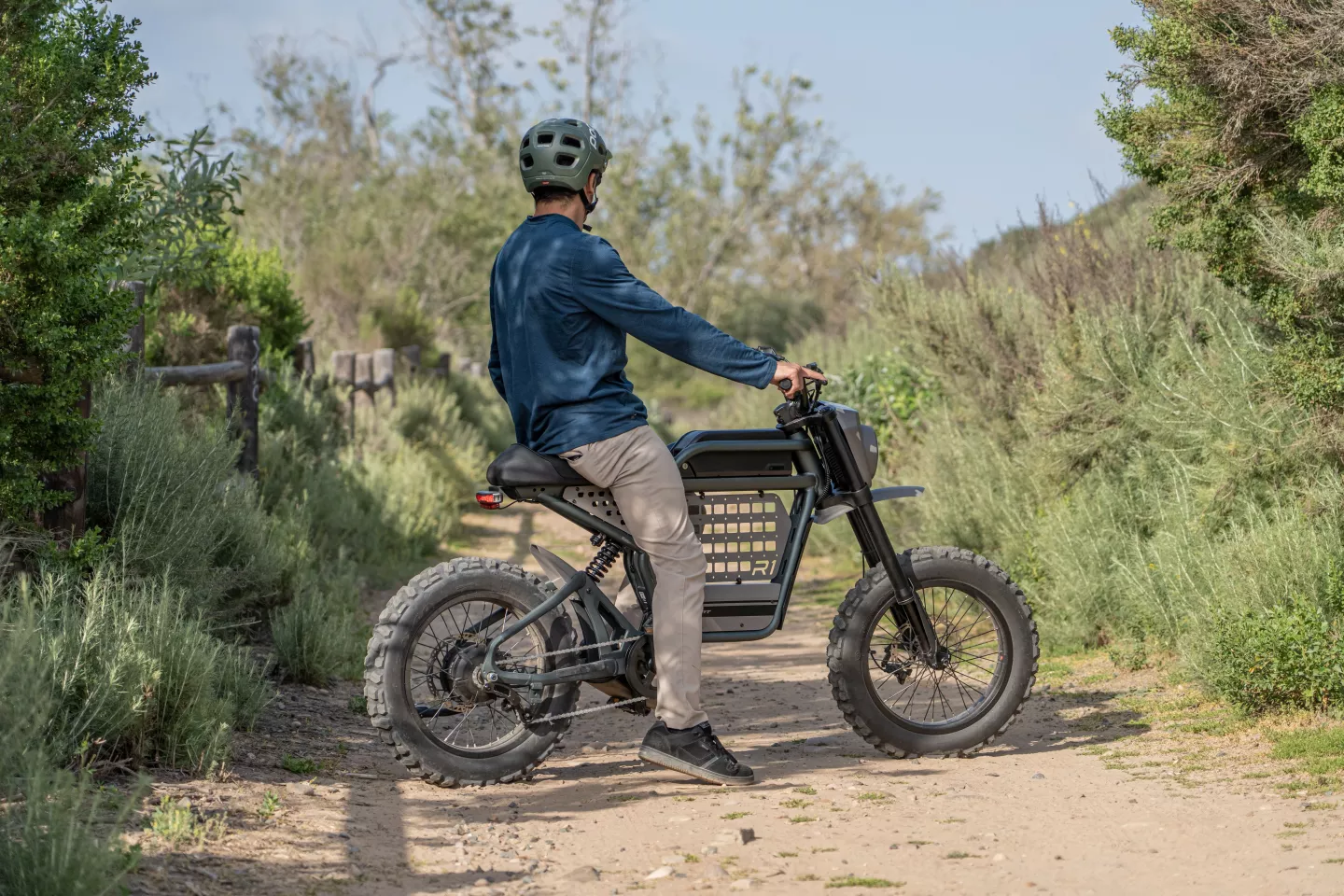 The Revv 1 DRT features a 1,000-W geared rear hub motor and 52-V/20-Ah battery
