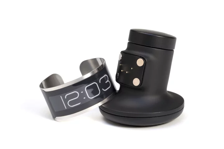 Chicago-based Central Standard Timing has designed a wristwatch featuring an e-ink display and built-in battery that's just 0.8mm thin