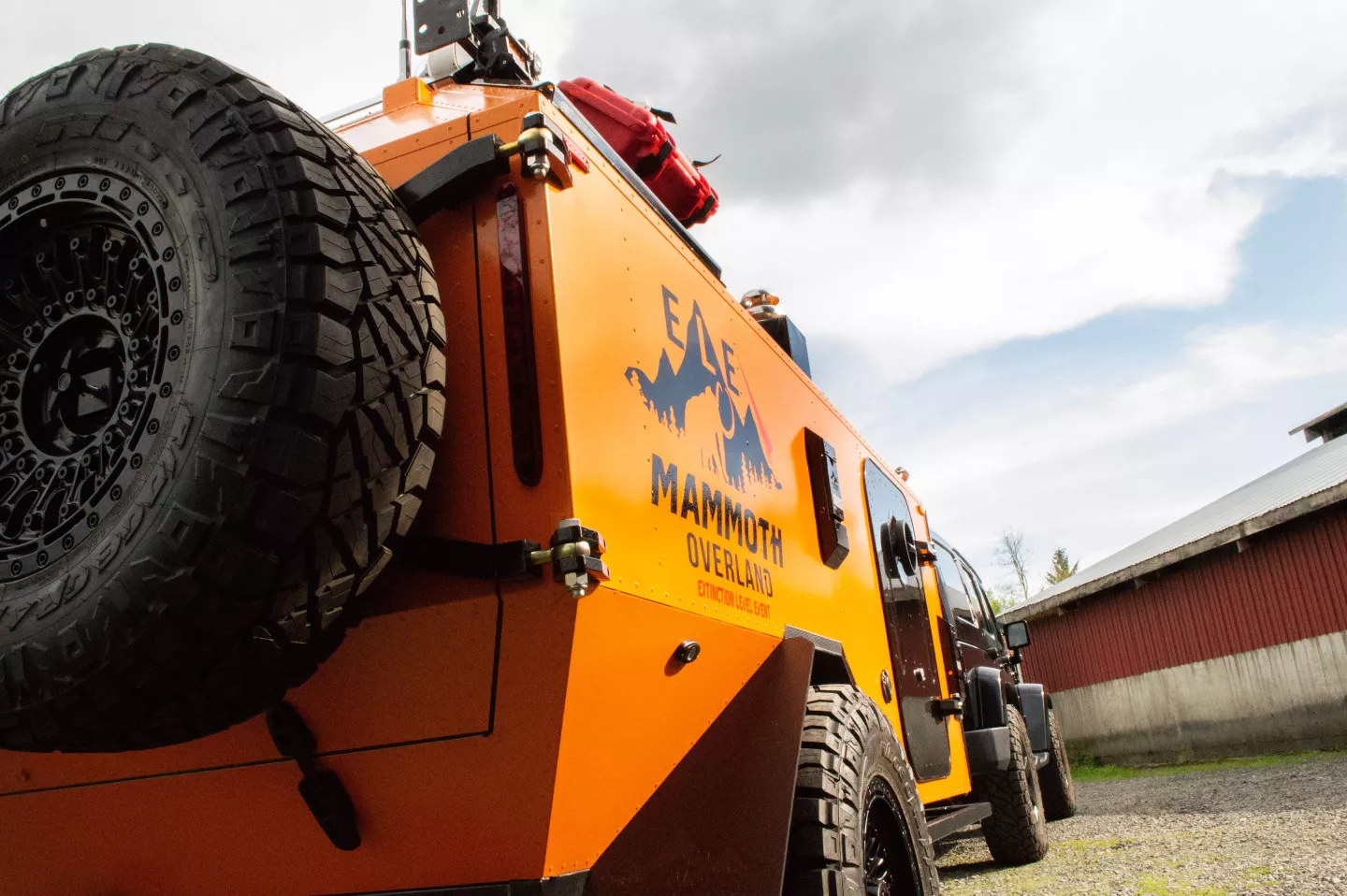 Keep the Mammoth ELE parked in your garage, and you'll be ready to hitch up and escape everyday life, whether for a weekend or forever