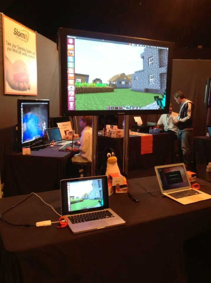 Now Computing introduces young Minecrafters to StormFly at MineCon in Paris recently