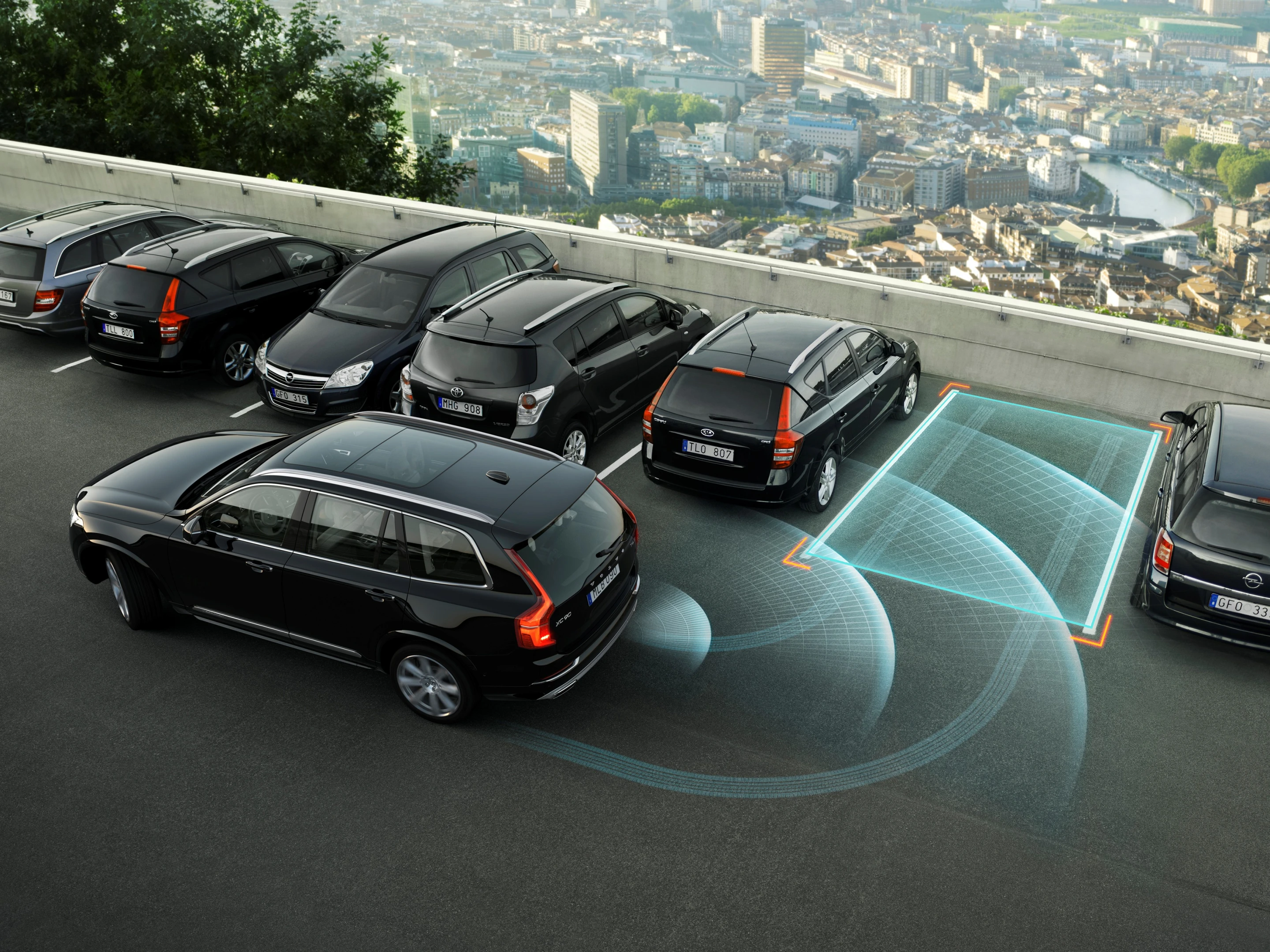 The XC90 can also park itself using radar