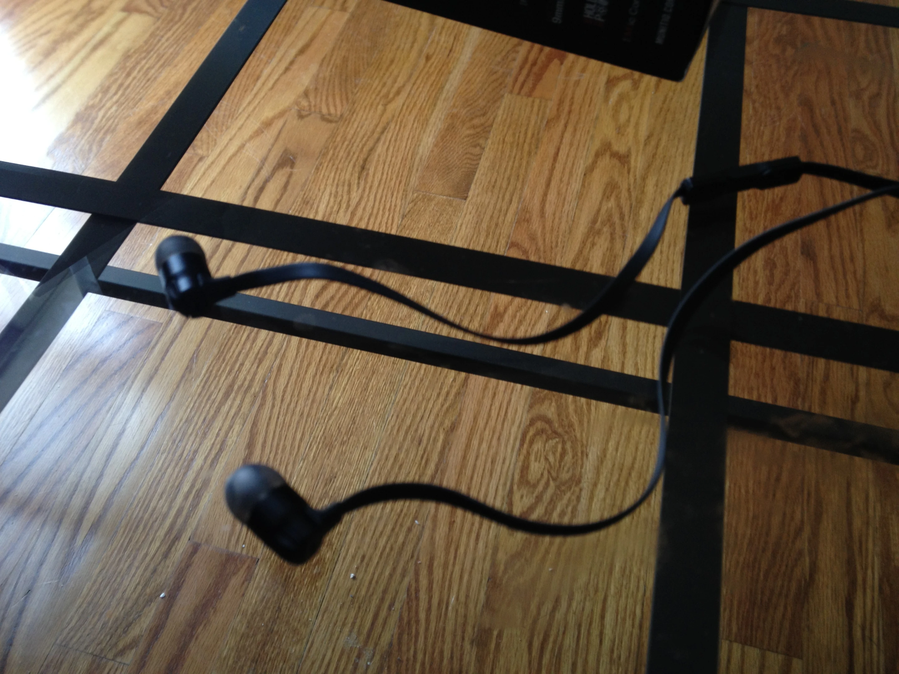 The Munitio SVs have a flat cable to prevent tangling