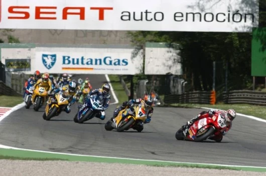 Laconi leads Corser, Pitt and Kagayama in the second race