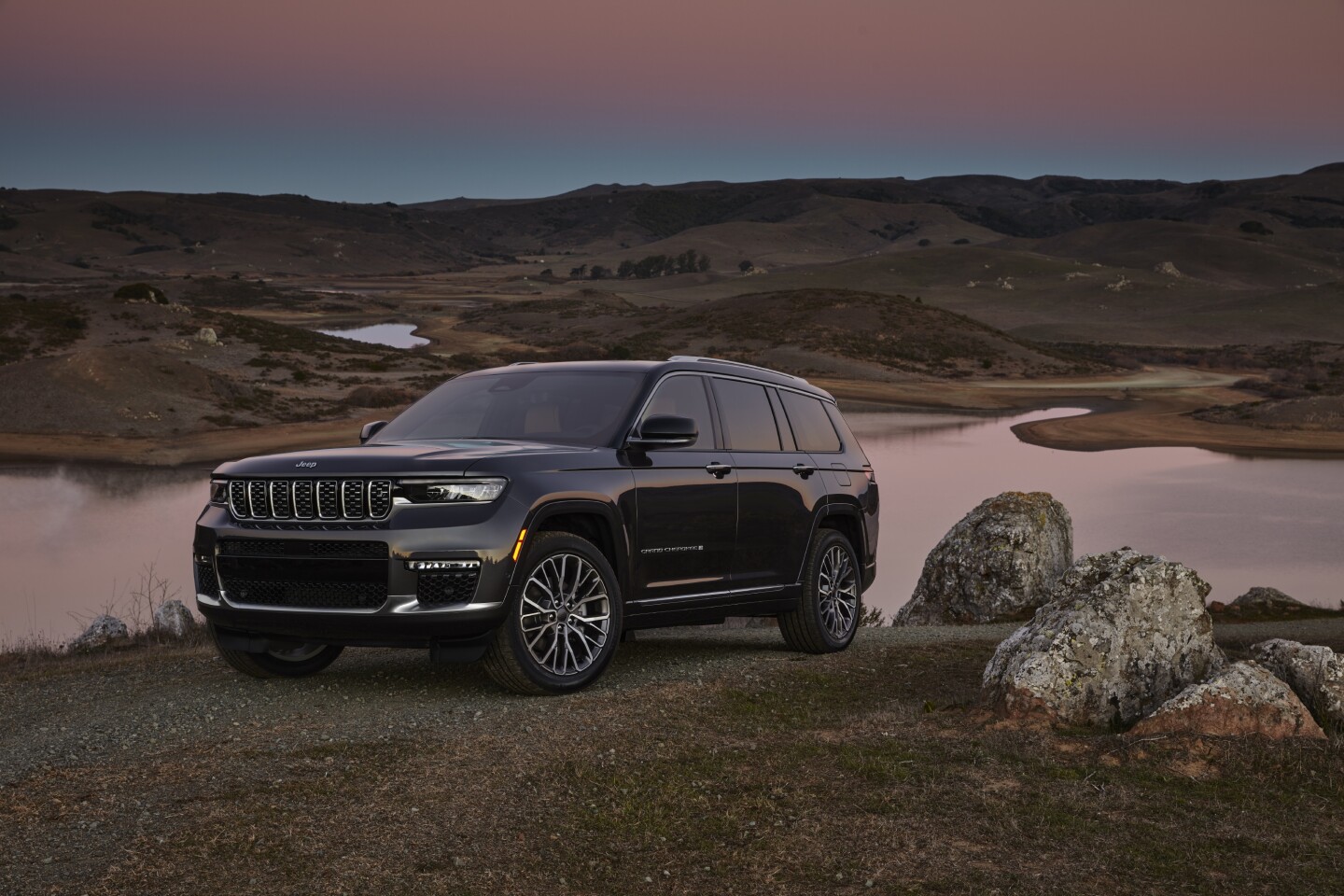 All New Jeep Grand Cherokee L Loads In Three Rows And Plenty Of Tech