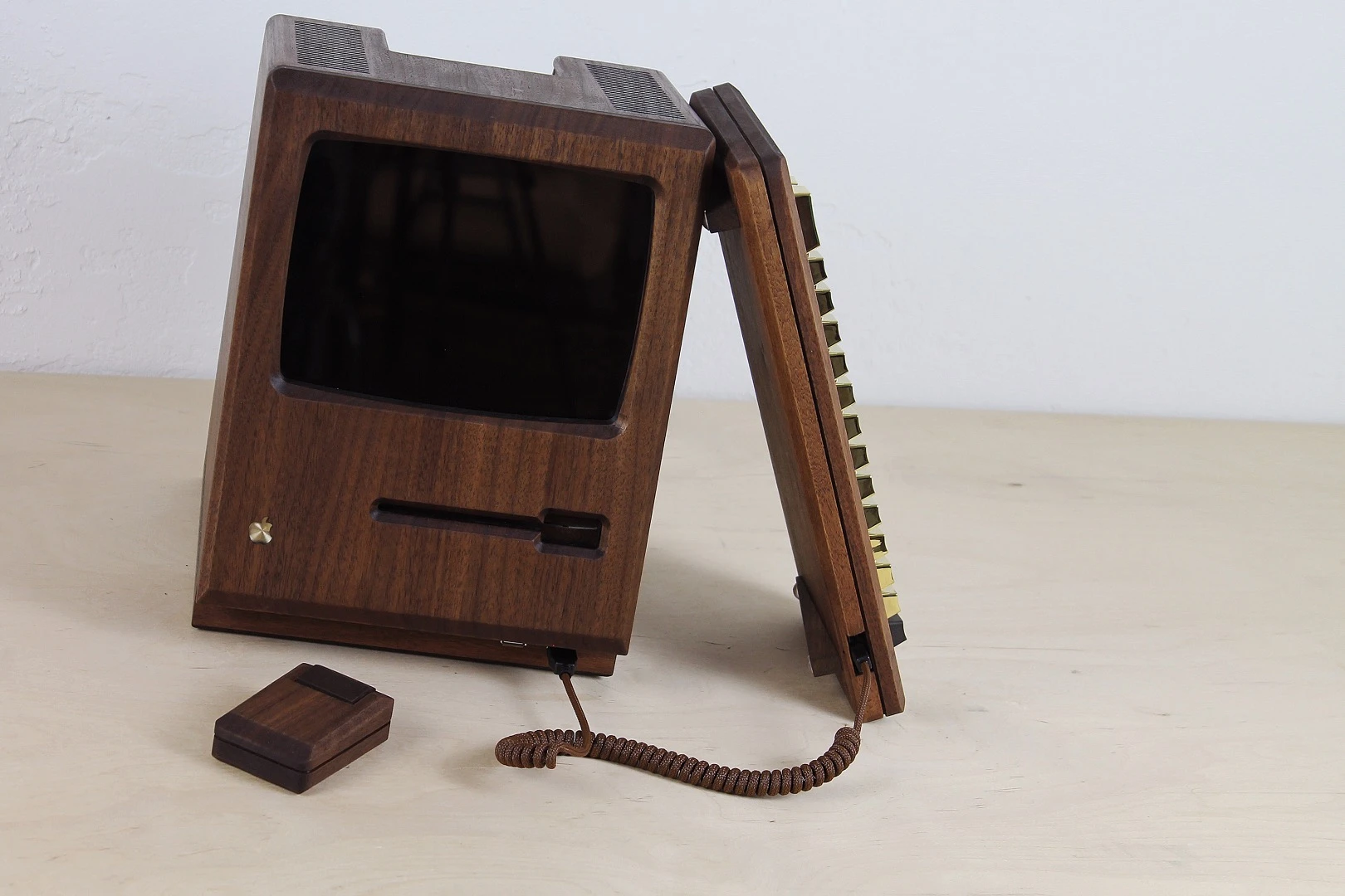 The Golden Apple: A replica of an old Apple MacIntosh fitted with a working Mac Mini