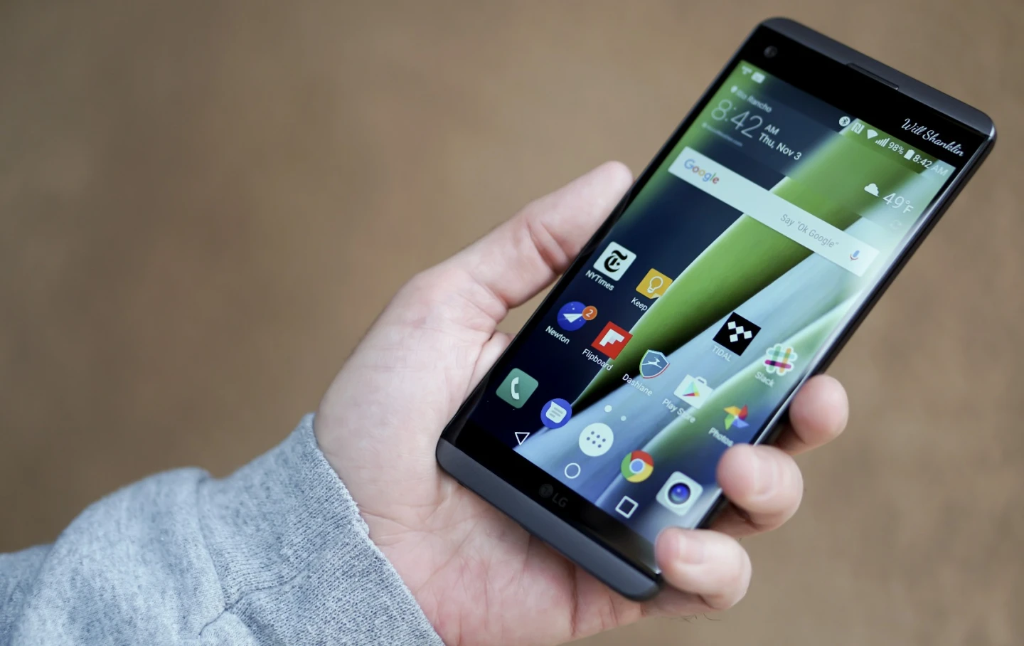 The V20's 5.7-inch QHD screen is in very good shape