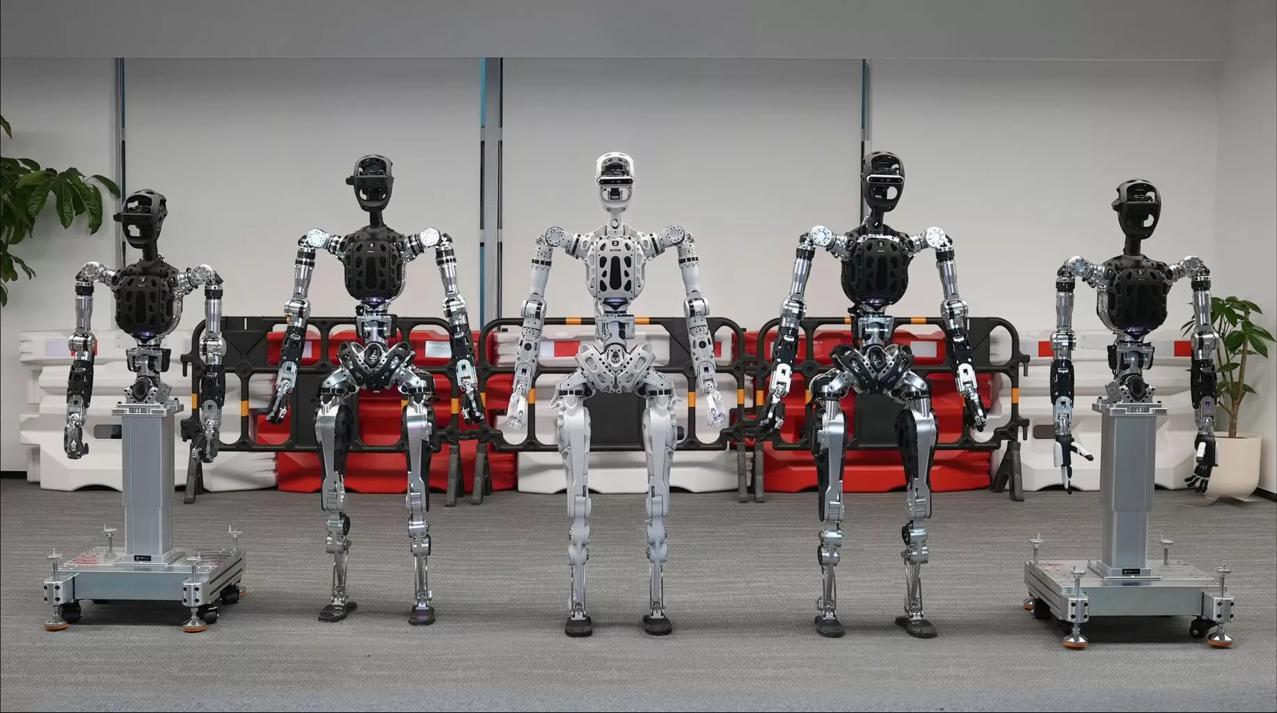 The wheeled Adam U configuration (left and right) is officially launching in September, with the Lite and PS models still prototypes for the moment