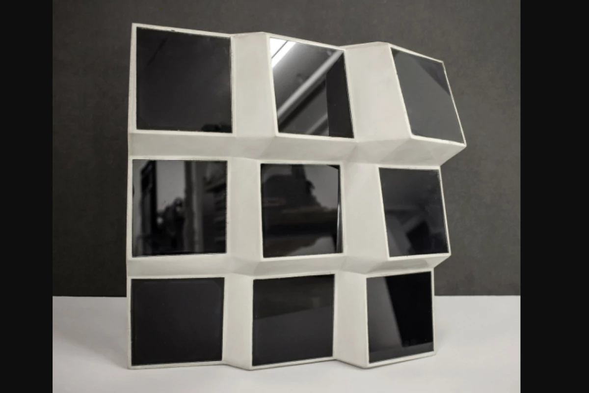 A 2 by 3-meter (6.6 by 9.9-ft) demonstration model of the system, featuring nine embedded solar panels