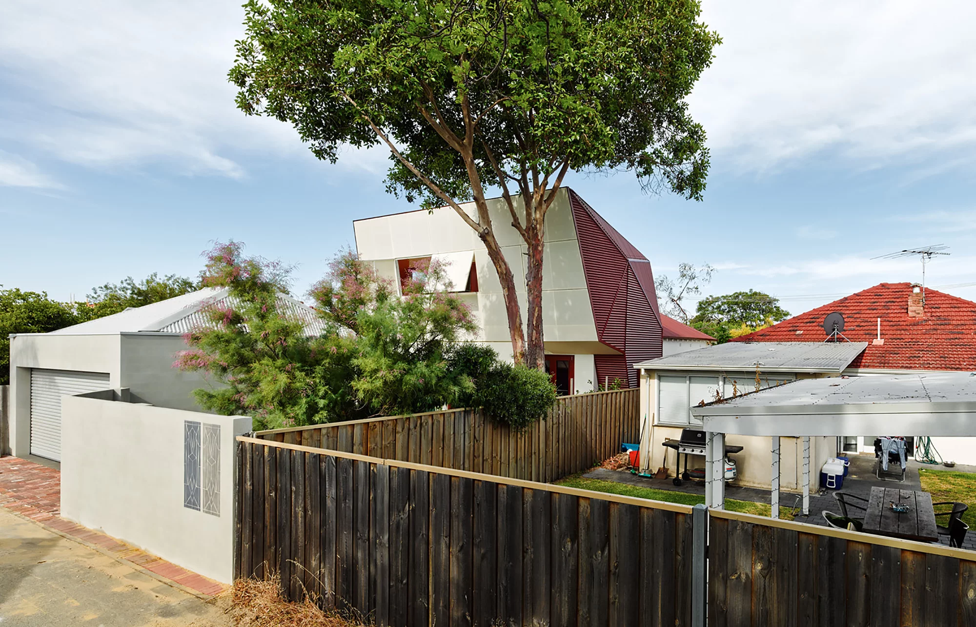 Besides its large extension, Casa 31_4 Room House also received significant energy-efficient upgrades (Photo: Peter Bennetts)