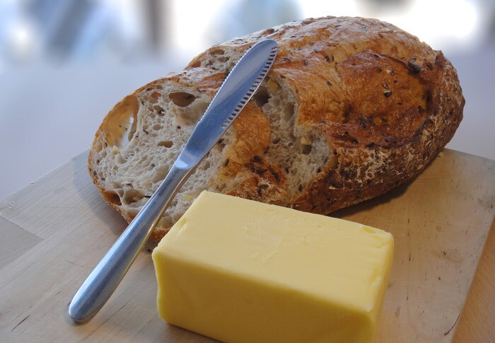 Butter knife that grates cold butter means no more ripped bread