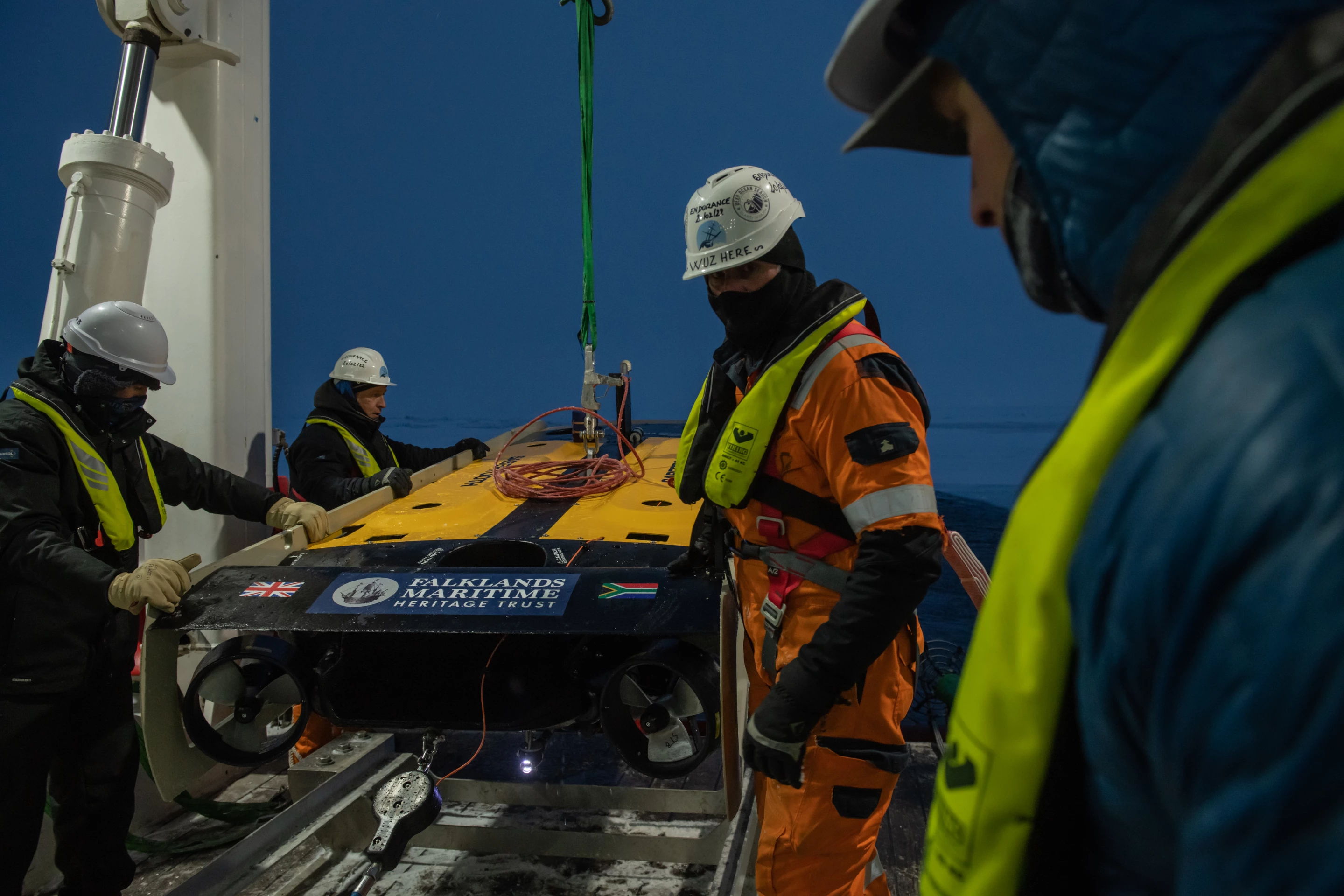 Grant Brokensha from While Desert (l), J.C. Caillens, Off-Shore Manager, Frédéric Bassemayousse and Wayne Auton (r) from White Desert Team recover the AUV after a dive in the Weddell sea, in search for Sir Ernest Shackleton's ship the Endurance. 20220303, Esther Horvath