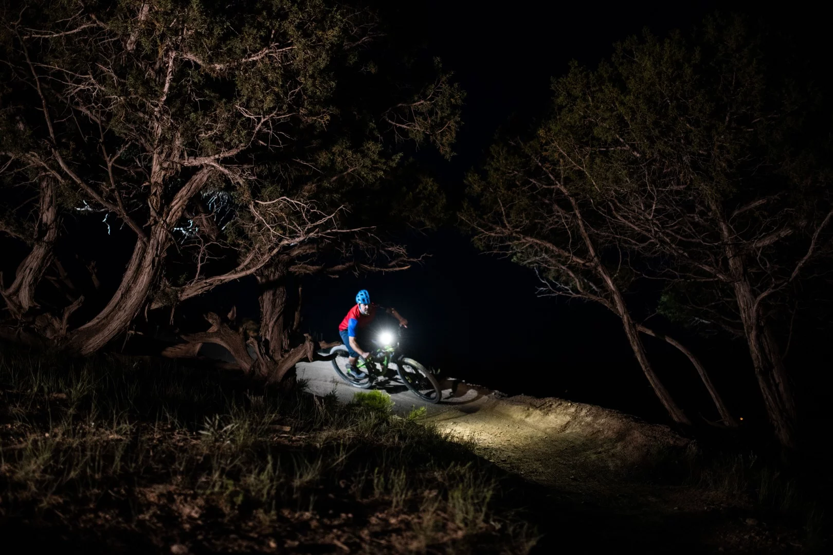 Utilizing its internal 3,400-mAh lithium-ion battery, the Hydra 3 is reportedly good for two hours of use per charge at maximum output