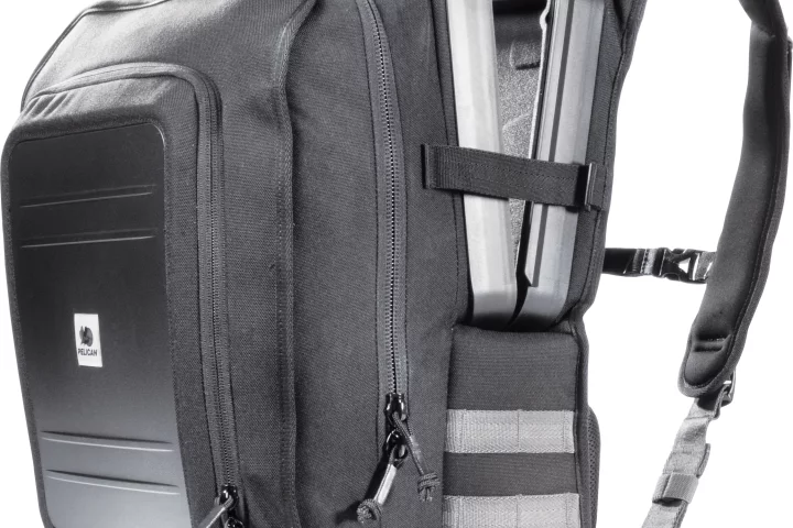 The U140 Elite Tablet Backpack protects your tablet with a hard case