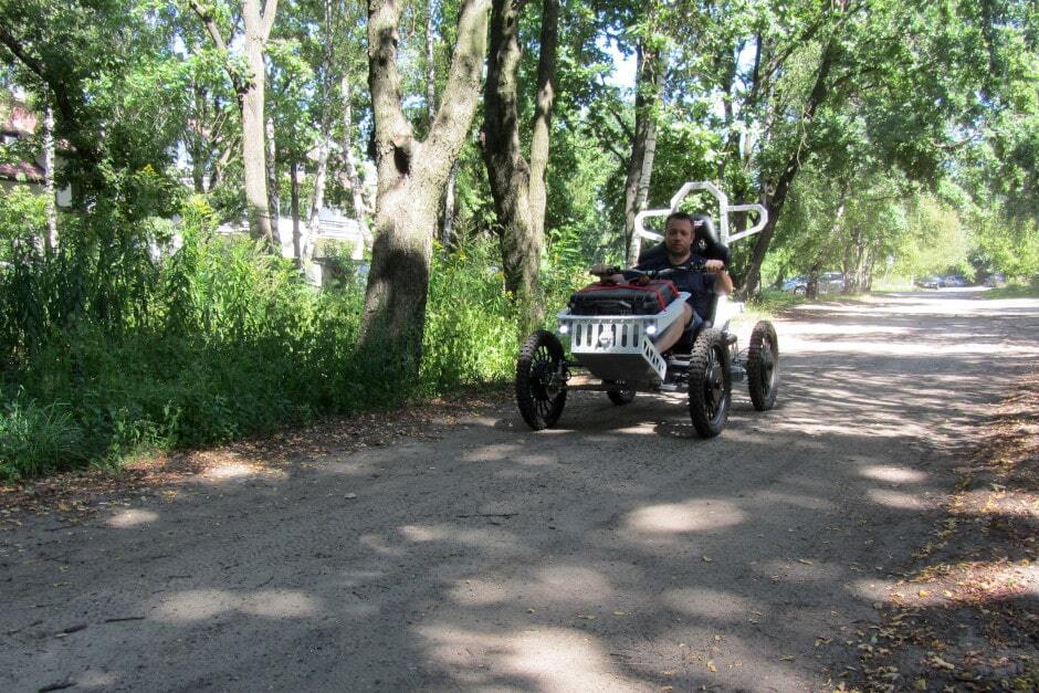As we've come to expect from Poland's EV4, the Mountain Cart 4x4 sports a rivet-packing industrial design